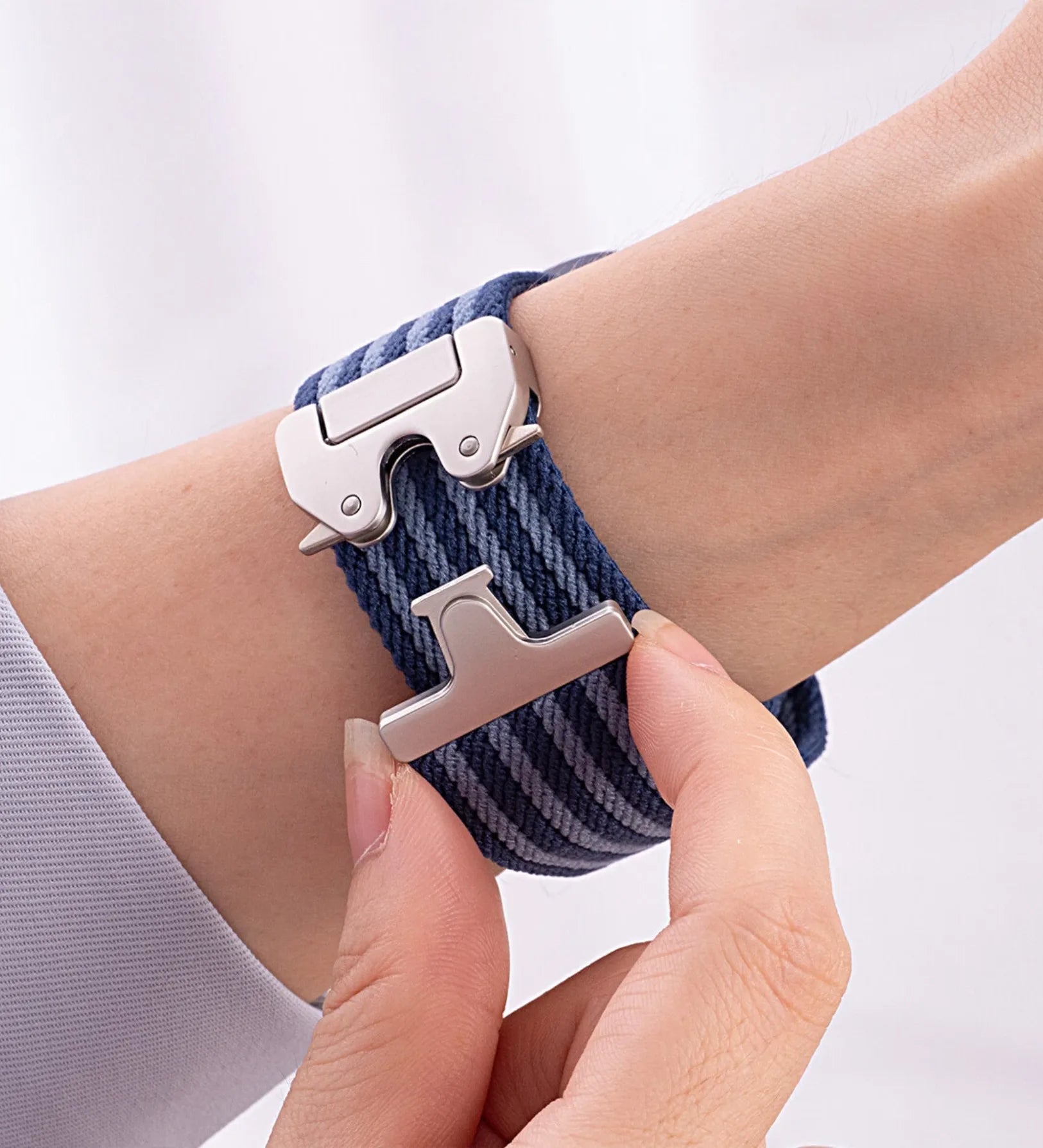 Parachute-Buckle Striped Nylon Apple Watch Band – Blue
