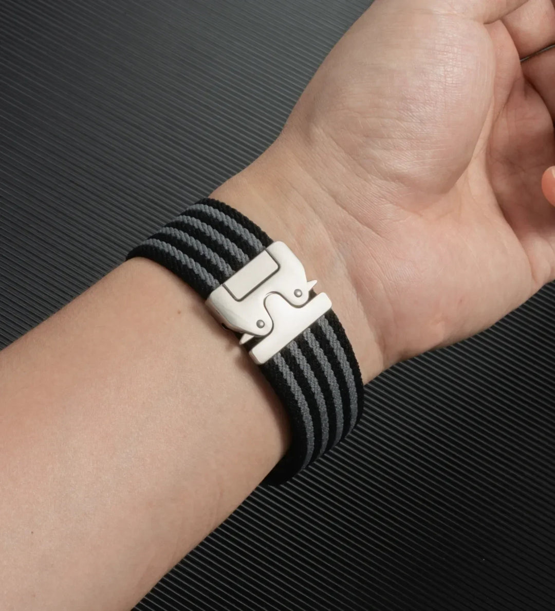 Parachute-Buckle Striped Nylon Apple Watch Band – Olive Green - Creslia