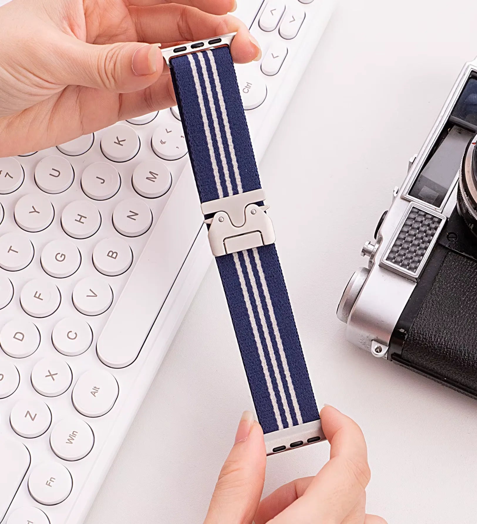 Parachute-Buckle Striped Nylon Apple Watch Band – Blue